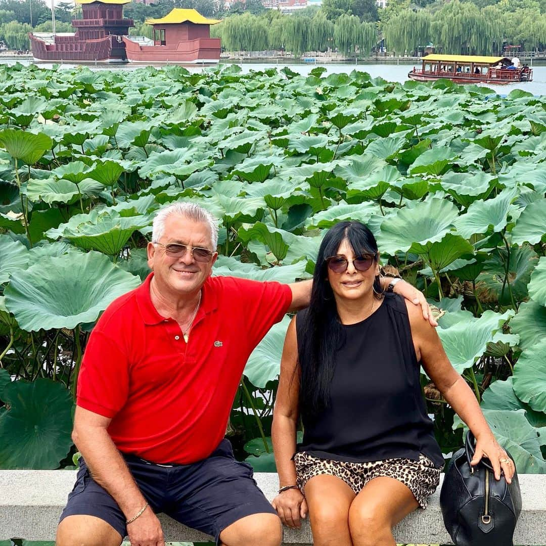 グラツィアーノ・ペッレさんのインスタグラム写真 - (グラツィアーノ・ペッレInstagram)「🇮🇹 Family time in China 🇨🇳 ❤️ #mamma #papà #jinan #china」9月3日 14時07分 - gpelle19_official