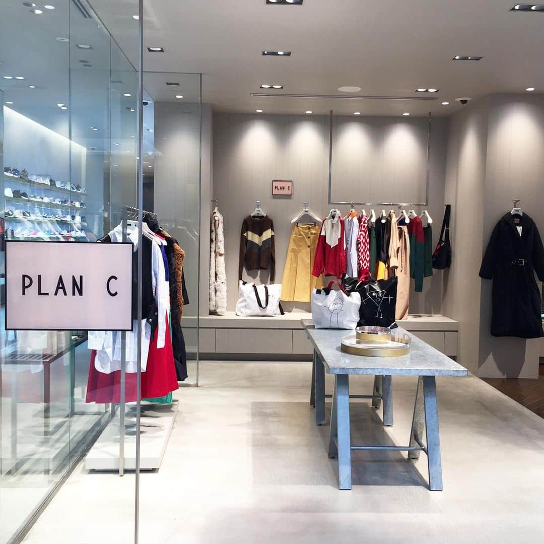 H BEAUTY&YOUTHさんのインスタグラム写真 - (H BEAUTY&YOUTHInstagram)「From today, we are holding ＜PLAN C＞&＜ALLITA＞ POP UP.  Looking forward to seeing you.  2019SSにデビューしたブランド＜PLAN C＞ のPOP UPを開催します。 また＜PLAN C＞と親和性の高いジュエリーブランド＜ALIITA＞のコレクションも並びます。 ぜひお越しください。  #H_beautyandyouth @h_beautyandyouth  #BEAUTYANDYOUTH #Unitedarrows #planc  #planchouse #aliita #aliitajewelry」9月3日 14時03分 - h_beautyandyouth