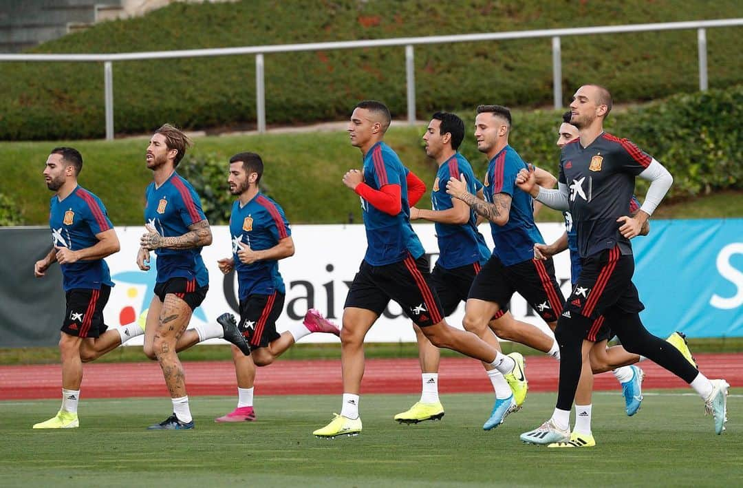 サウル・ニゲスさんのインスタグラム写真 - (サウル・ニゲスInstagram)「Primer entrenamiento y a preparar los dos partidos. Muy contento de poder representar a 🇪🇸 #UnidosPorUnRETO」9月3日 5時51分 - saulniguez