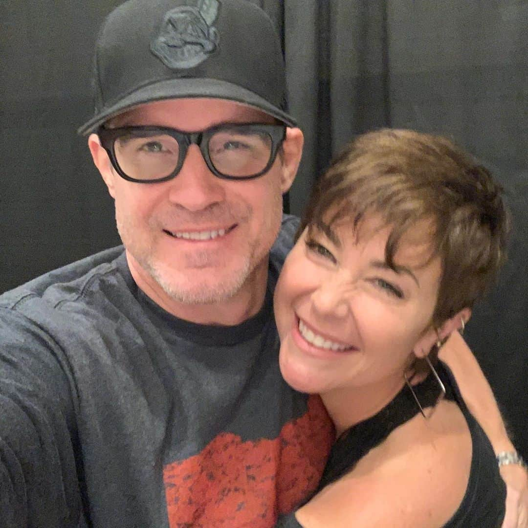 エディ・マクリントックさんのインスタグラム写真 - (エディ・マクリントックInstagram)「So nice to see my old pal, @kimrhodes4reals! Lovely, as the day we met.  @dragoncon  @cw_supernatural  #WAREHOUSE13 #DragonCon #DragonCon2019」9月3日 6時20分 - eddiemcclintock