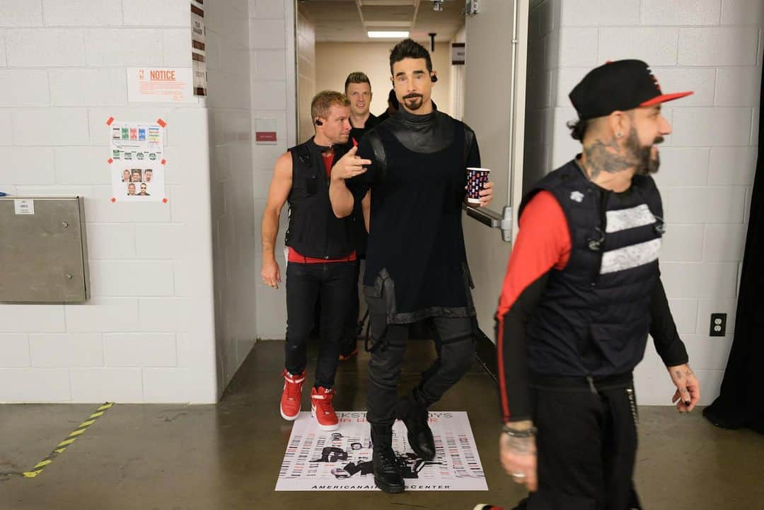 backstreetboysさんのインスタグラム写真 - (backstreetboysInstagram)「Dallas!!! You were such an incredible crowd! #BSBDAL #DNAWorldTour」9月3日 6時28分 - backstreetboys