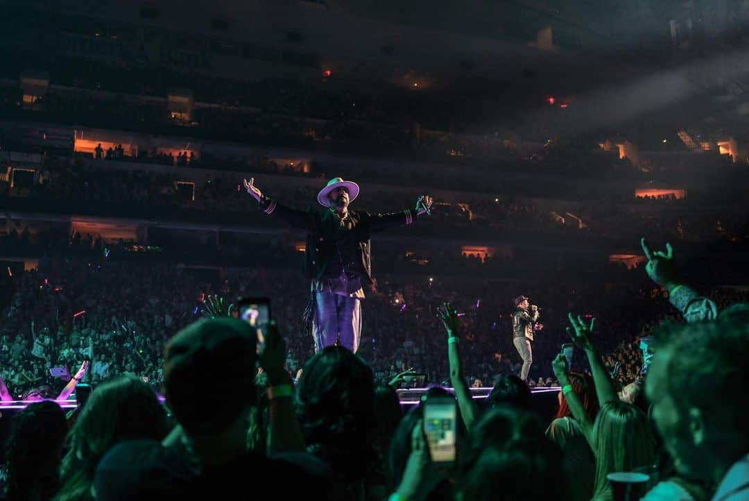 backstreetboysさんのインスタグラム写真 - (backstreetboysInstagram)「Dallas!!! You were such an incredible crowd! #BSBDAL #DNAWorldTour」9月3日 6時28分 - backstreetboys