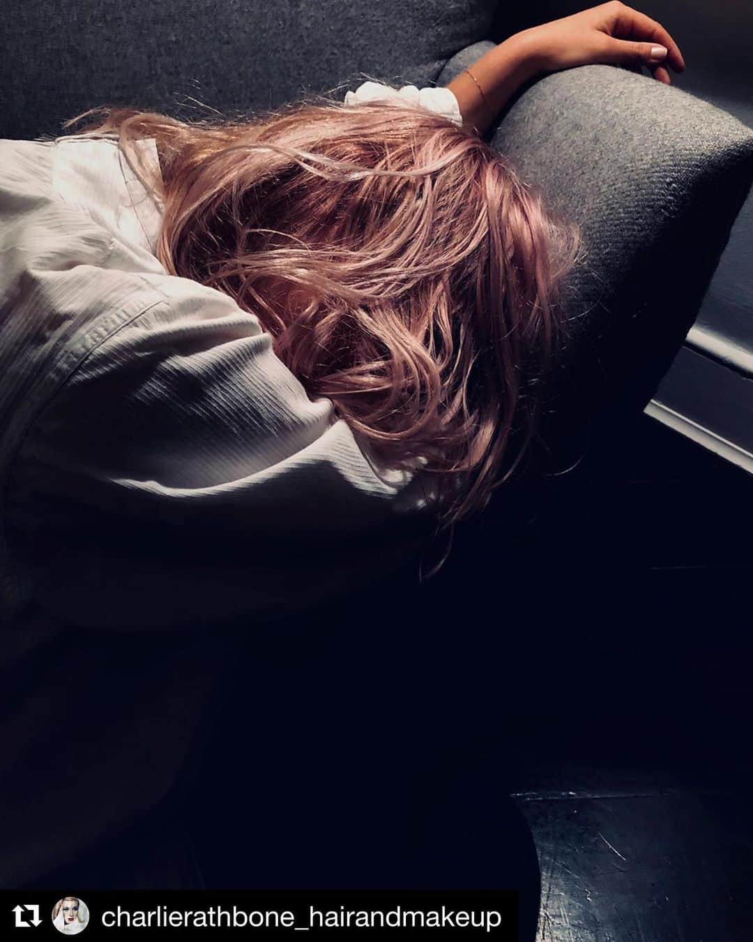 ファイン・フレンジーのインスタグラム：「@charlierathbone_hairandmakeup thank you for my moon hair 🌕  now I need nap ・・・ @alisonsudol baby’s ready for tour 💫 . . . . . . #wellaillumina #wellailluminacolor #opalescence #wellaopalessence #platinumlily #tenstrokeone #opalhair #tourhair #musician #alisonsudol #newhair #babybangs #coolgirlhair #pattismithvibes #westcoastmagic #charlierathbonehair #charlierathbonehaircolor」
