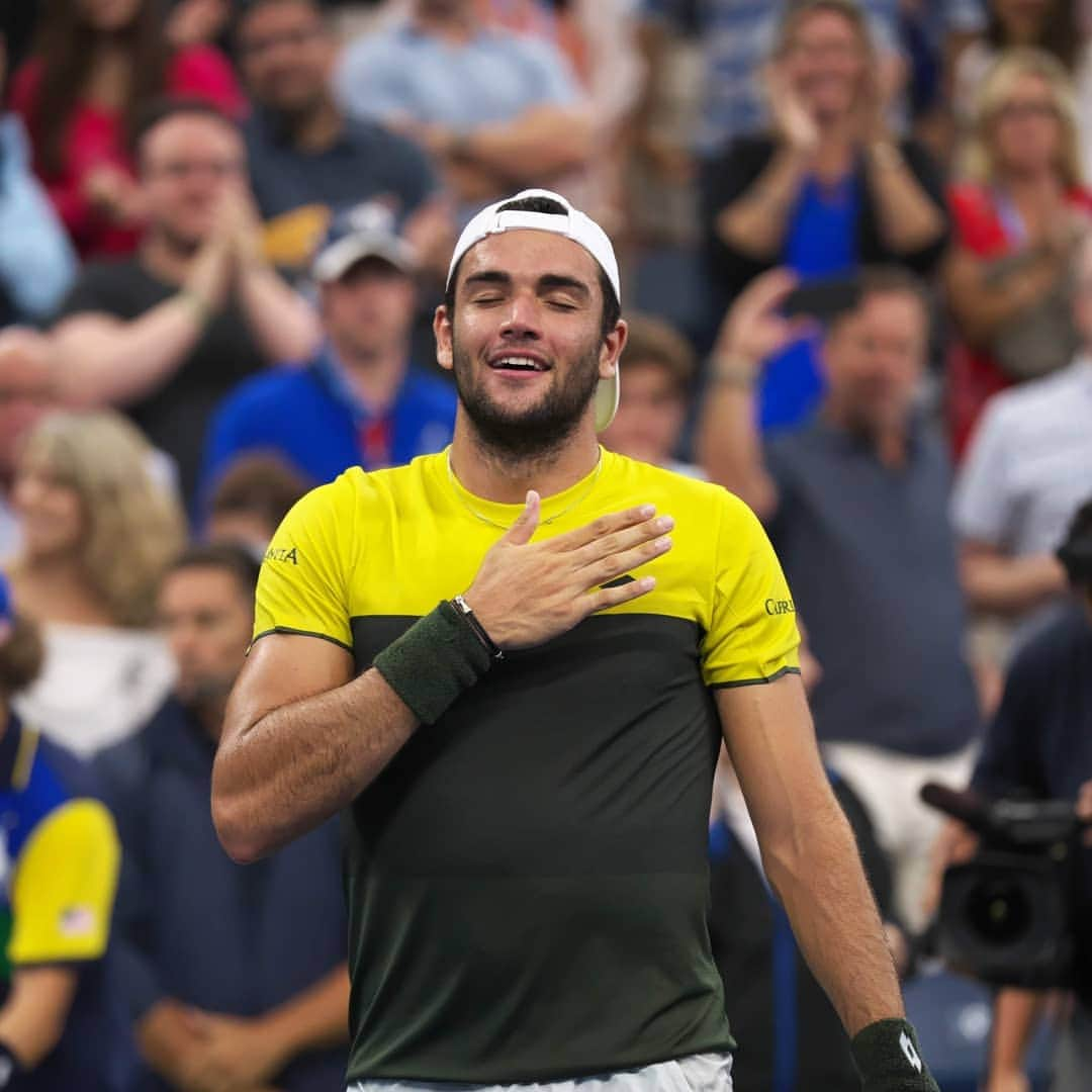 マッテオ・ベレッティーニさんのインスタグラム写真 - (マッテオ・ベレッティーニInstagram)「💪 Into the quarterfinals! - What an amazing atmosphere out there! Bravo @andreyrublev, what a fighter! - @usopen 📷 @aratayamaoka - #vinzvabbe#mammdorcamine#bigteam🕶️#lucone#conni#brilla#🔨」9月3日 6時55分 - matberrettini