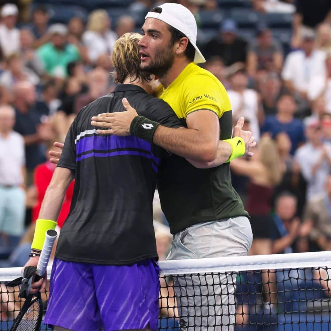 マッテオ・ベレッティーニさんのインスタグラム写真 - (マッテオ・ベレッティーニInstagram)「💪 Into the quarterfinals! - What an amazing atmosphere out there! Bravo @andreyrublev, what a fighter! - @usopen 📷 @aratayamaoka - #vinzvabbe#mammdorcamine#bigteam🕶️#lucone#conni#brilla#🔨」9月3日 6時55分 - matberrettini