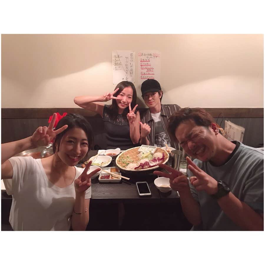 のインスタグラム：「翔さん8/5・ゆなち8/8 誕生日だったから 仲良しにお祝いしてもらっちゃった♡ 刺身盛り合わせが豪華でビックリ♪ テンションあがった！！！ 牡蠣もでかくて最高だった！！！ . . . . #池袋 #池袋グルメ #池袋ディナー #はらへった #はらへった池袋 #もつ鍋 #モツ鍋 #刺し盛り #刺身盛り合わせ #誕生日 #誕生日のお祝い #ありがとう #嬉しい #仲良し #なかよし #友達 #ともだち #友だち #フレンド #ふれんど」