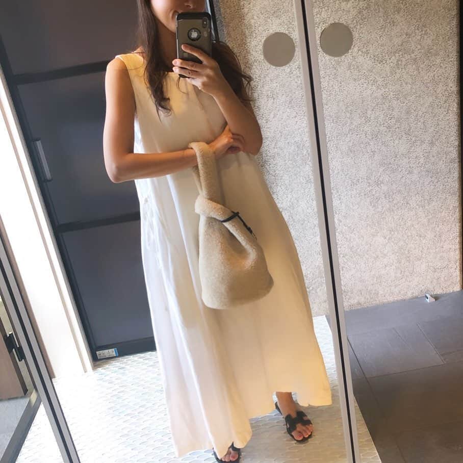 のインスタグラム：「・ おはようございます！ 今週は暑くなるそーで。 残暑に負けず体調管理に気をつけて💪  今日からyori 銀座sixのpop up storeでは、彼やパパにも着て欲しいメンズアイテムがずらりと並びます！ 是非見にいらして下さい📍  #ootd #yori_japan  #jilsander」