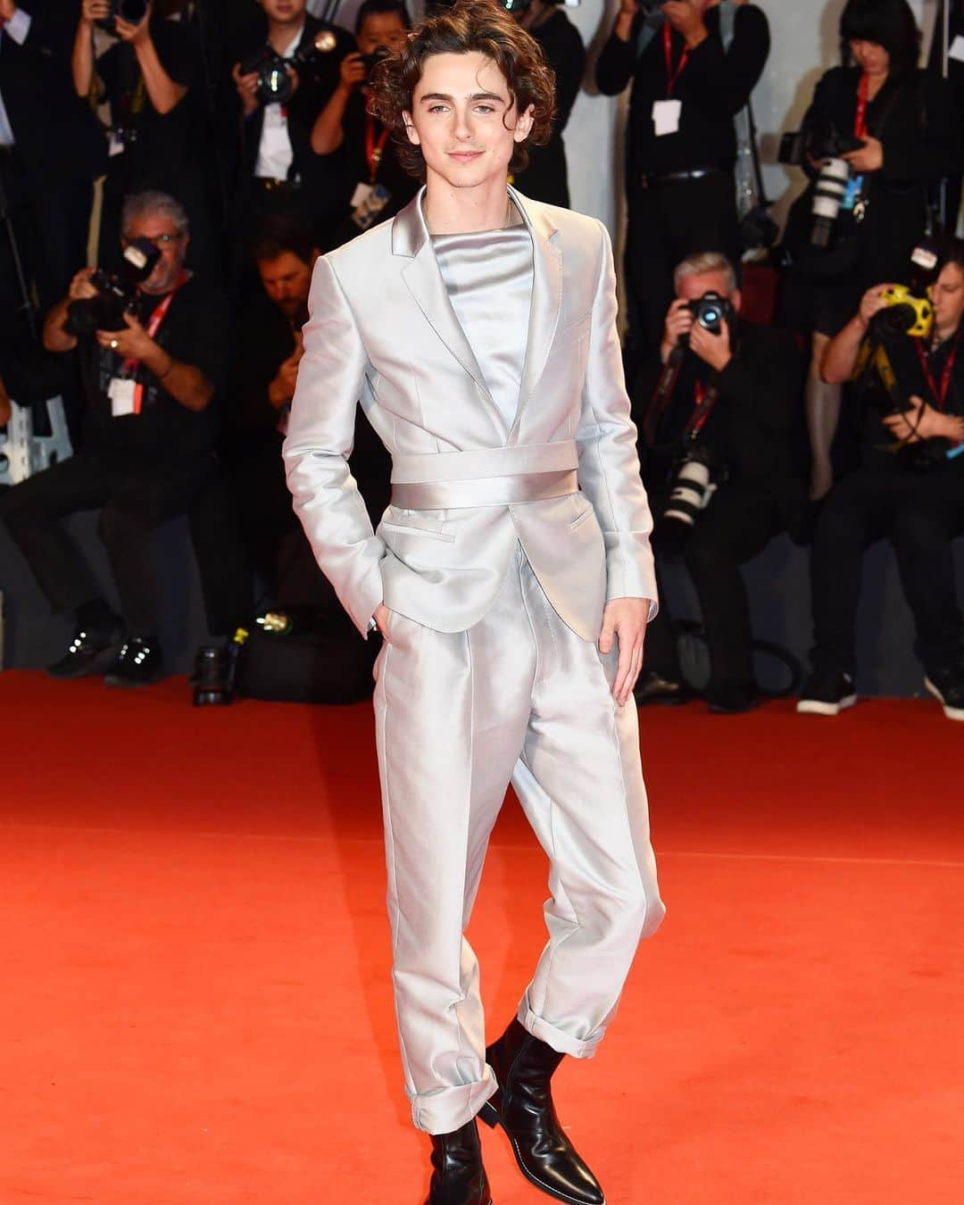 WHO WHAT WEARさんのインスタグラム写真 - (WHO WHAT WEARInstagram)「This look tho. @tchalamet #VeniceFilmFestival photo: getty images」9月3日 7時30分 - whowhatwear