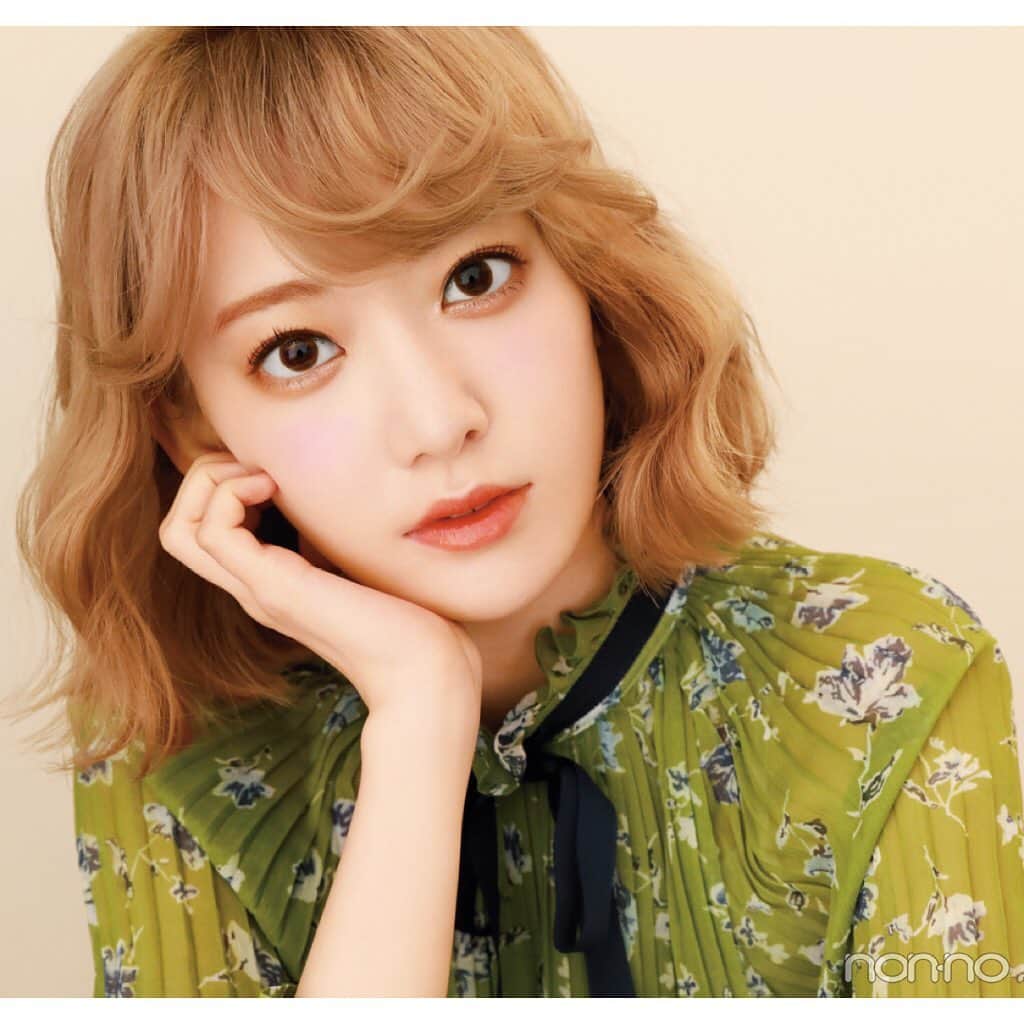 のインスタグラム：「… #hkt48 #IZONE #아이즈원 #アイズワン  #sakura #宮脇咲良 #미야와키사쿠라 #さくら #nonno」