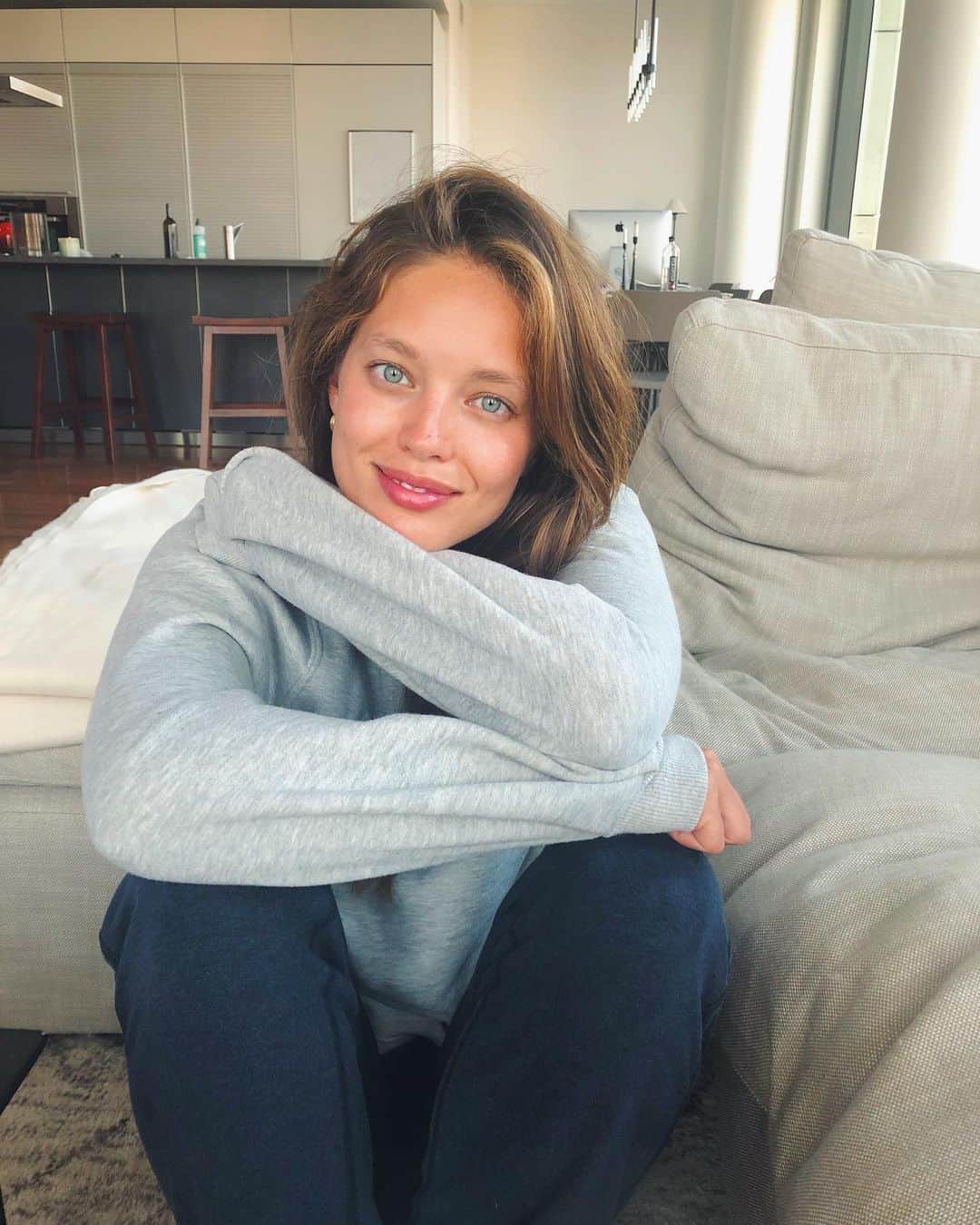 エミリー・DiDonatoのインスタグラム：「Just a girl trying to adjust to the real world post vacation (slide 3 best represents) 😂 #shook」