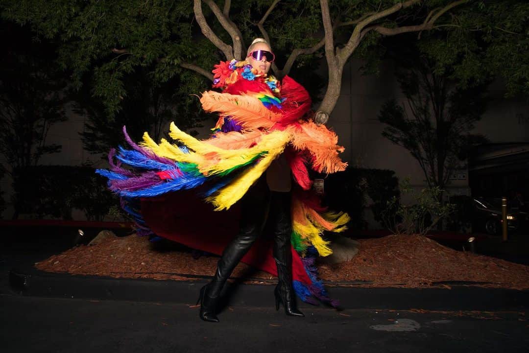 ベロニカ・ベガのインスタグラム：「In living color 🏳️‍🌈 📸: @mrwattson」