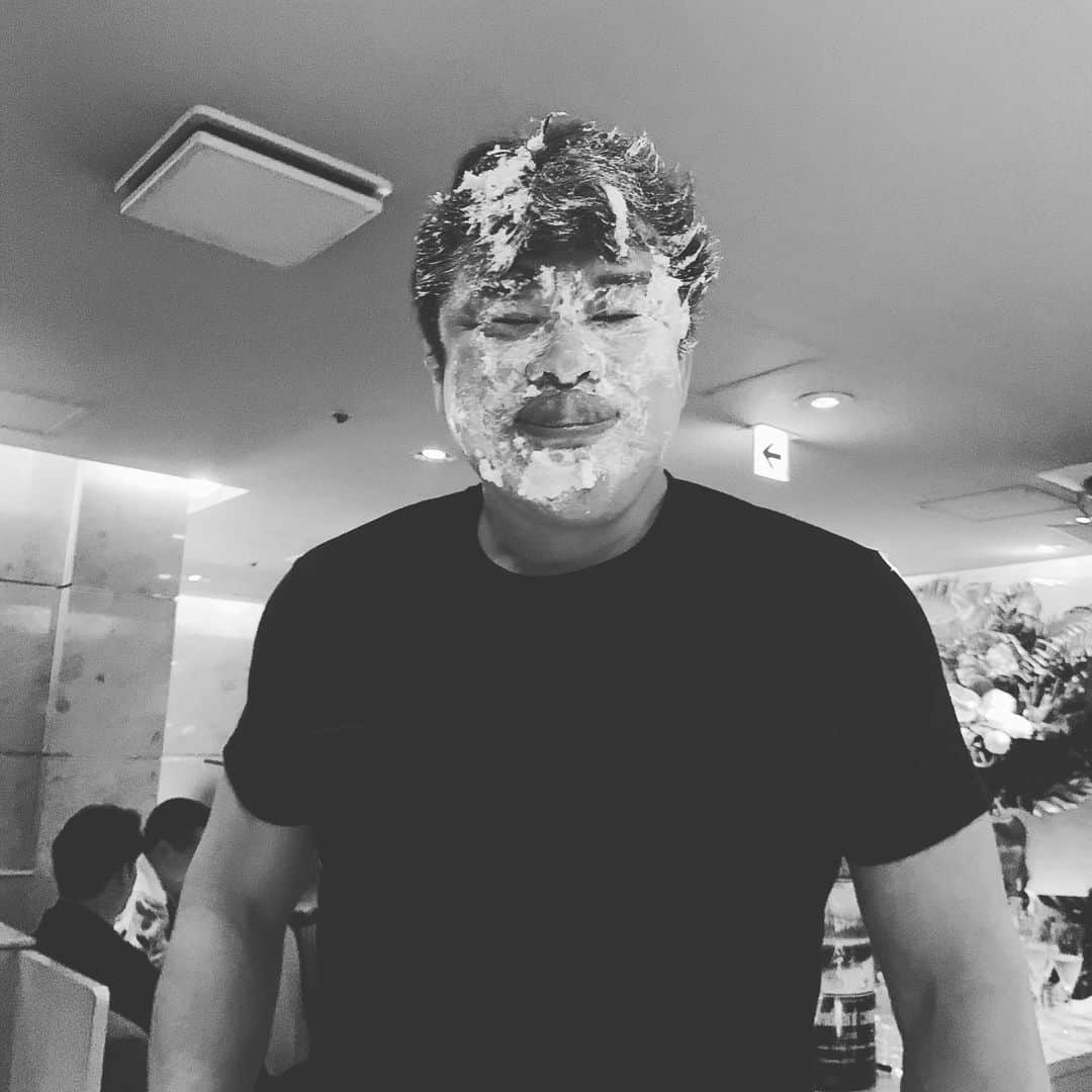 北島康介さんのインスタグラム写真 - (北島康介Instagram)「. Happy birthday 🥳 to @yoshidahidehiko44  親愛なる兄貴へ㊗️ 競技は全く違えど10代の時から1番影響を受けた大先輩🥋  おめでとう🎉」9月3日 8時08分 - kosuke5890