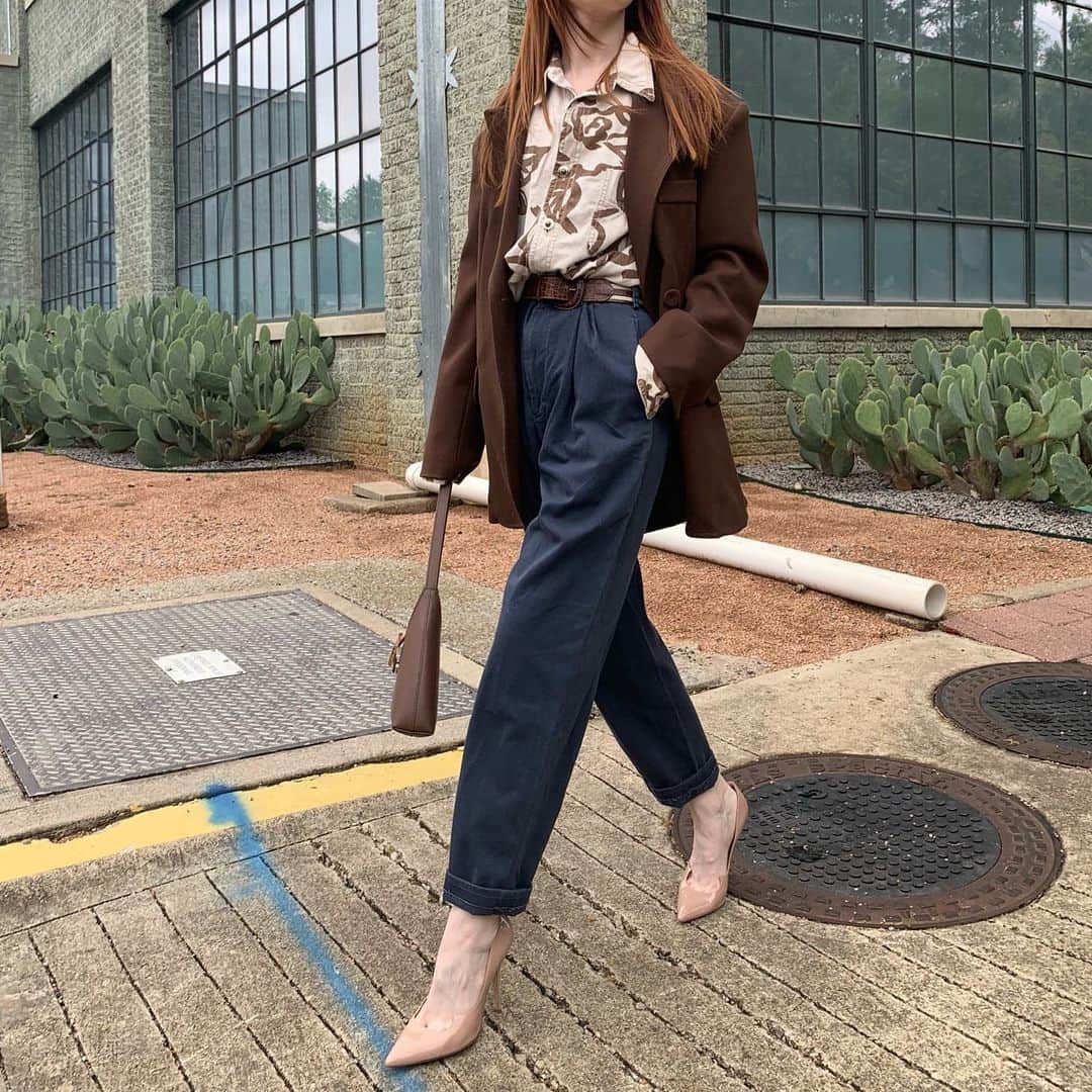 ジェーン・アルドリッジのインスタグラム：「Navy, chocolate, and cream = my new very favorite color combination 🖤」