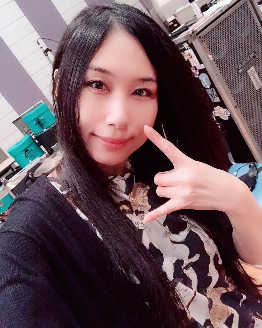 黒猫さんのインスタグラム写真 黒猫instagram ちょっとご無沙汰しておりましたが 今日からリハ開始です またインスタで様子をお届けしますね 本日はグラニフの石黒亜矢子さんコラボワンピを着てきました Tour Rehearsals For Next Term 陰陽座
