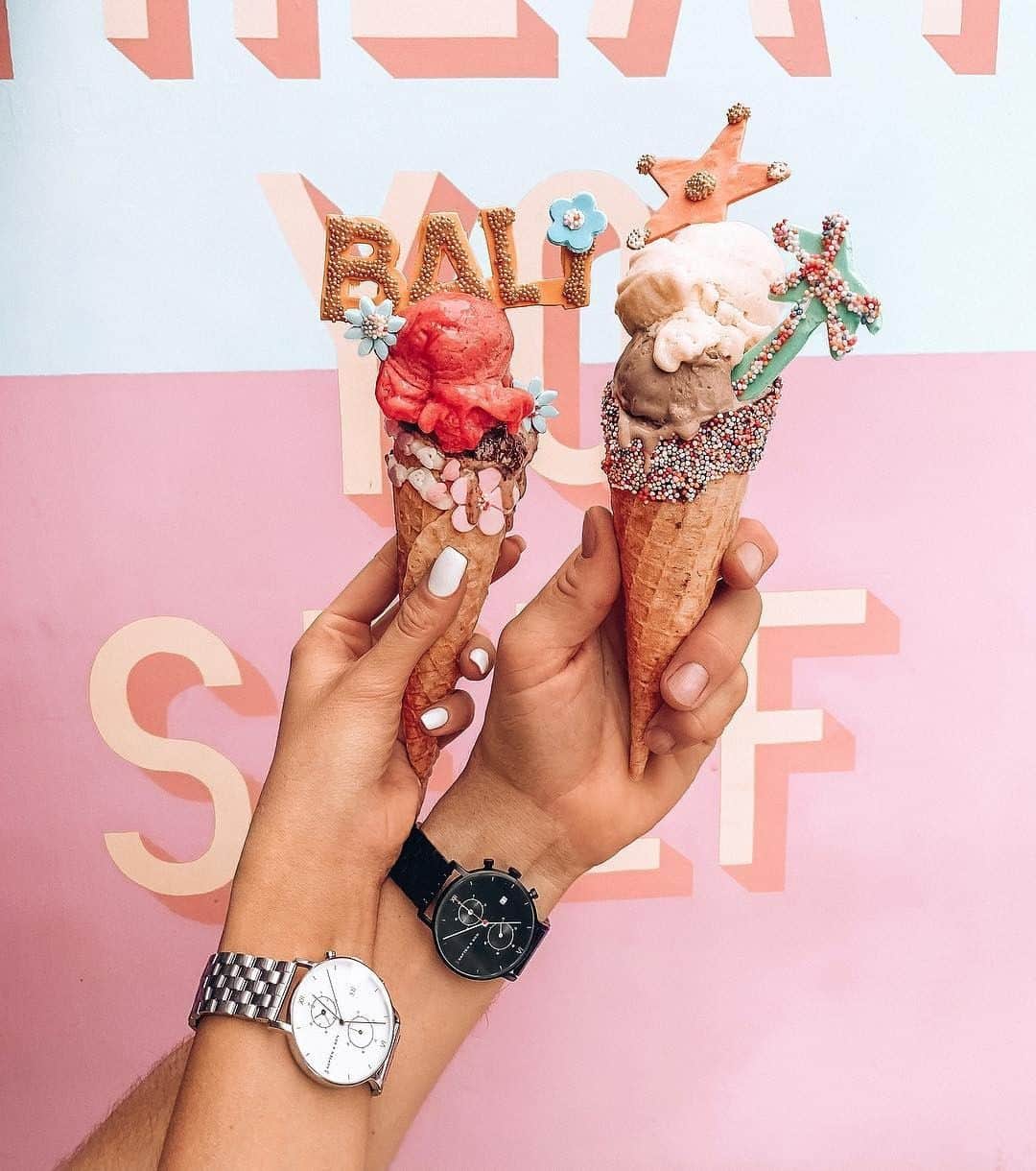 Kapten & Sonさんのインスタグラム写真 - (Kapten & SonInstagram)「'Day dreams and ice creams.' 🍦@foxytrash and her love are wearing our stylish Chronos! 🙌 Tag your favorite ice cream buddy! ✨ #bekapten #kaptenandson⁠ .⁠ .⁠ .⁠ #bali #balivibes #vacationgoals #passportpassion #takemethere #travelling #travelgram #traveladdicted #couplegoals」9月3日 14時30分 - kaptenandson
