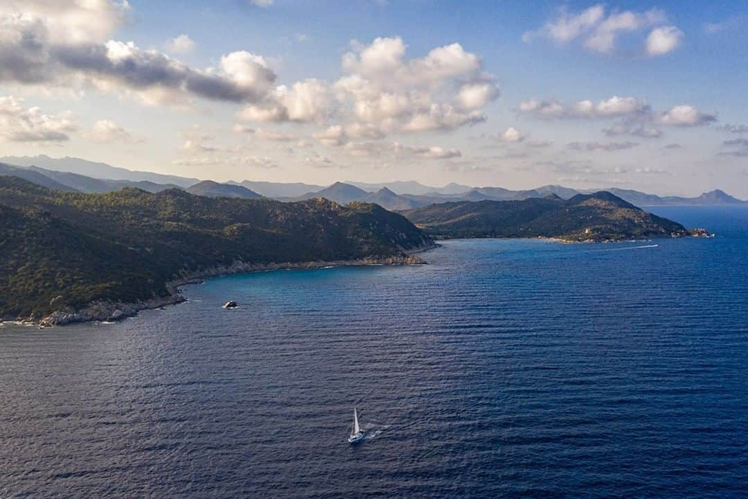 National Geographic Travelさんのインスタグラム写真 - (National Geographic TravelInstagram)「Photo by @mborowick | With an immense amount of coastline, beautiful sandy beaches, and an all around picture perfect landscape, many Italians head to the island of Sardinia during the summer months. Many come to sail, as the water is almost crystal clear with a mix of rich blues and greens. In the northeastern region, just off the coast is the island of Caprera which is home to one of the largest sailing schools in the Mediterranean. #sailing #sardinia #Italy #Mediterranean #summer」9月3日 9時09分 - natgeotravel