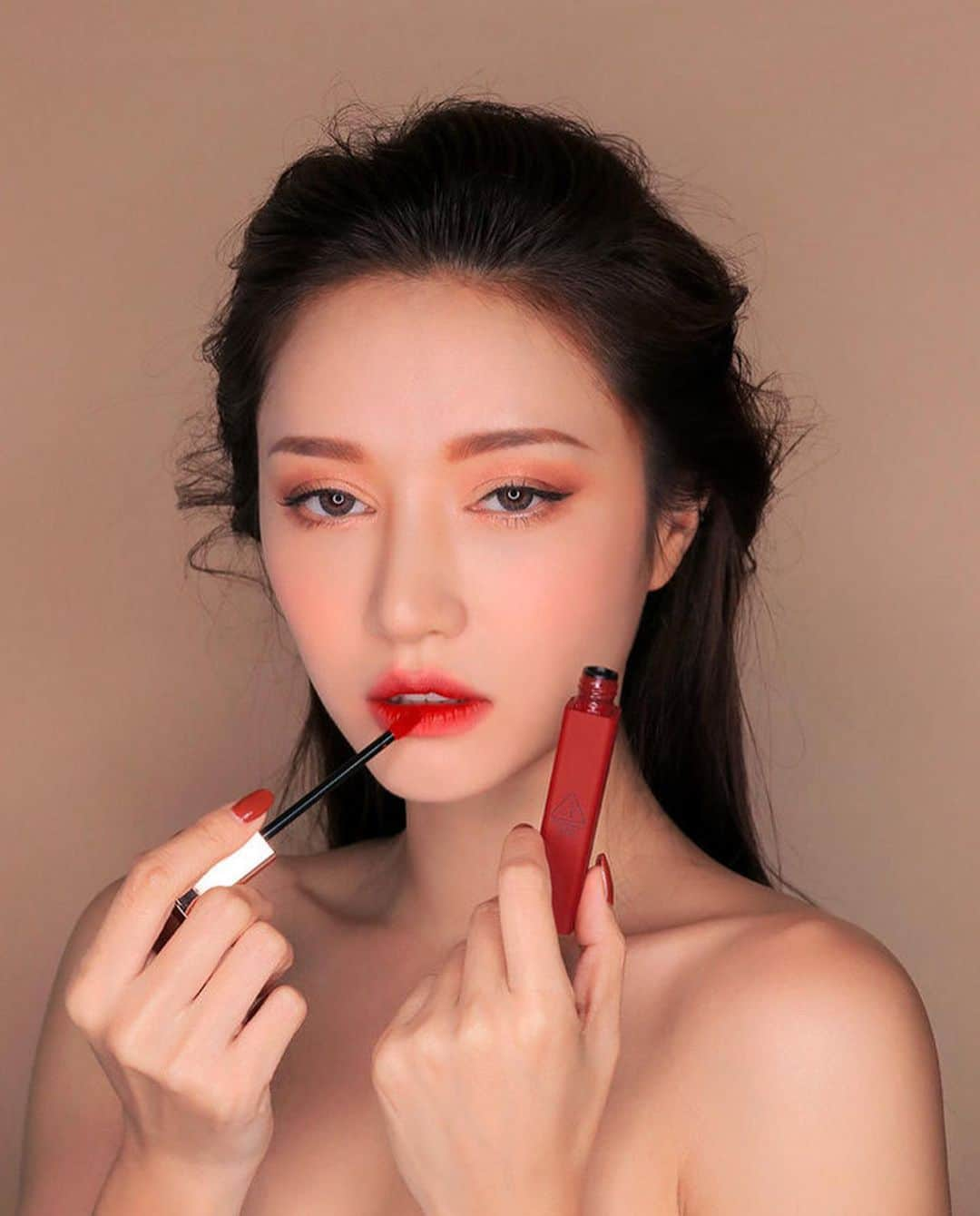 3CE Official Instagramさんのインスタグラム写真 - (3CE Official InstagramInstagram)「3CE CLOUD LIP TINT #MACARON_RED 레드 중의 레드, 맑고 선명한 있는 그대로의 레드를 만나보세요💄  #3ce #3cecloudliptint #cloudliptint #3ce클라우드립틴트 #클라우드립틴트」9月3日 9時06分 - 3ce_official