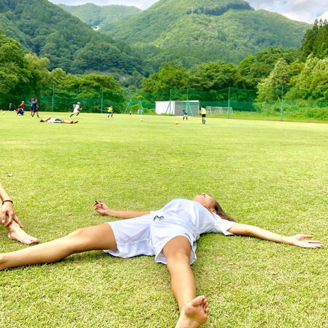 浅田美穂のインスタグラム：「２泊３日のサッカー合宿⚽️ かなりのバードスケジュール💦 楽しいことも盛りだくさん😊✨ #サッカー合宿 #マス掴み #カレーライス #花火大会 #ビンゴ大会」