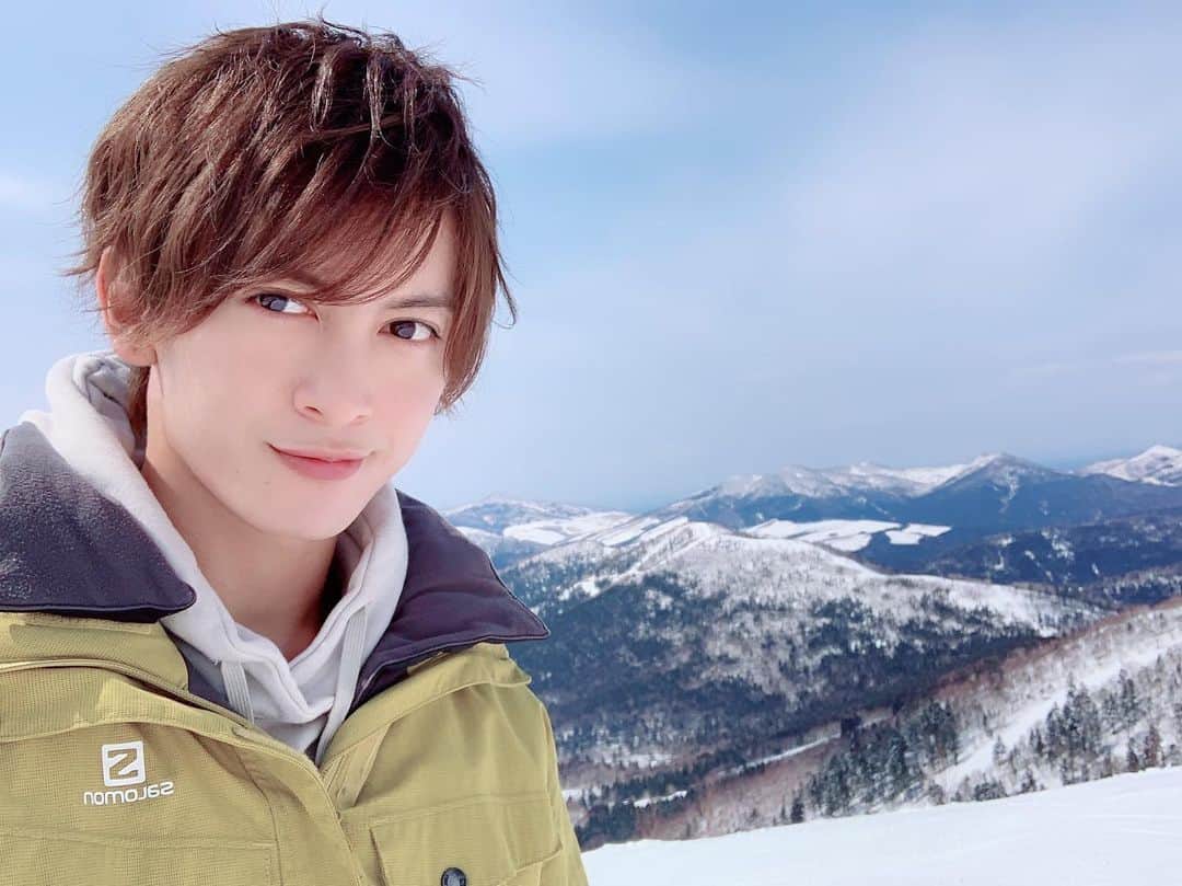 小波津亜廉のインスタグラム：「[2/9/19] Not only are the boys hot but the Hokkaido mountains behind them are also breathtaking ⠀⠀⠀ ⠀ #kikuchishuji #takamotogaku ⠀⠀⠀ ⠀ Source: Shuji and Gaku’s twitters」