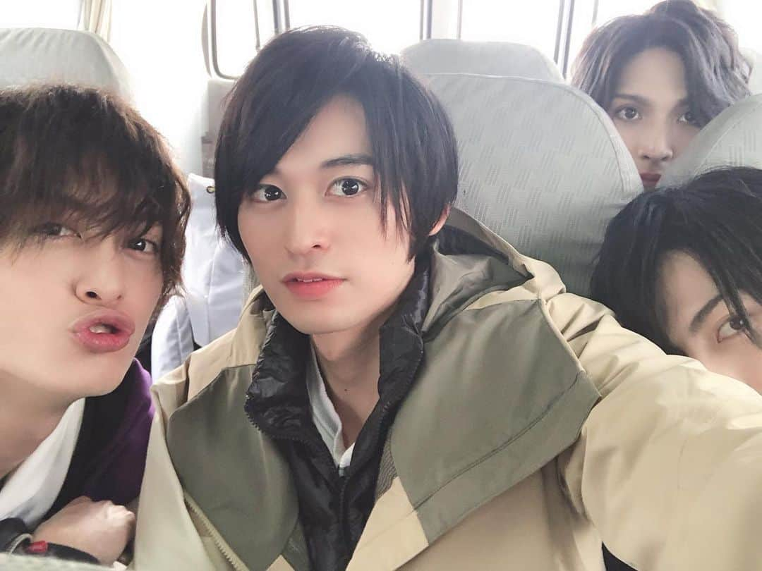 小波津亜廉さんのインスタグラム写真 - (小波津亜廉Instagram)「[2/9/19] Tabimate Season 2 - the boys go skiing in Hokkaido! ⠀⠀⠀ ⠀ #kohatsuallen #kikuchishuji #takamotogaku #matsumuraryuunosuke ⠀⠀⠀ ⠀ Source: Allen and Gaku’s twitters」9月3日 9時50分 - ahun_andsome