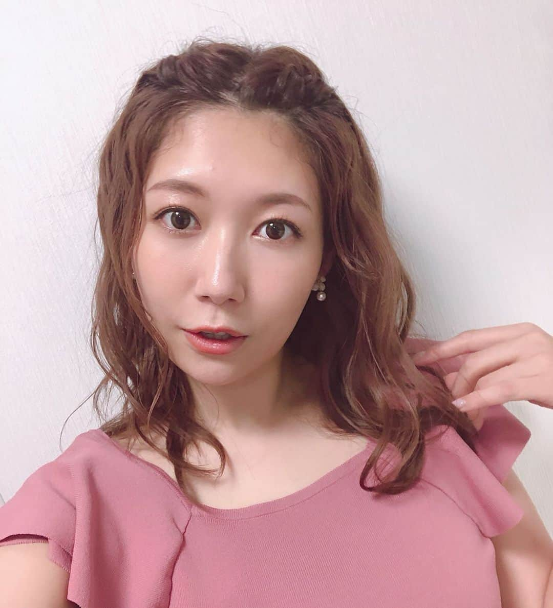 穂川果音さんのインスタグラム写真 - (穂川果音Instagram)「<hair style> 巻きおろしデコ出しスタイル♪  #アベプラ #abematv  #weather #weatherforecast #気象予報士 #穂川果音 #instastyle #instahair  #ヘアアレンジ #巻き髪 #hair #hairstyle #hairarrange #ほかのん #hairstyles #イヤリング #hairstyling #おしゃれ #オールインワン #ダウンスタイル #ゆる巻き #巻き髪 #デコ出し」9月3日 9時51分 - hokawakanonn