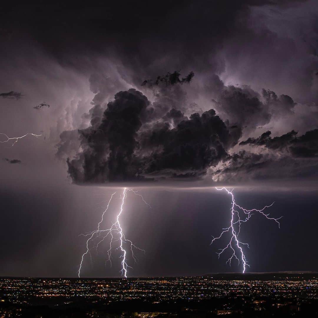 Jules Jordanのインスタグラム：「Strike mission to Tucson ⚡️⚡️⚡️ Shot during an evening monsoon storm #structure」