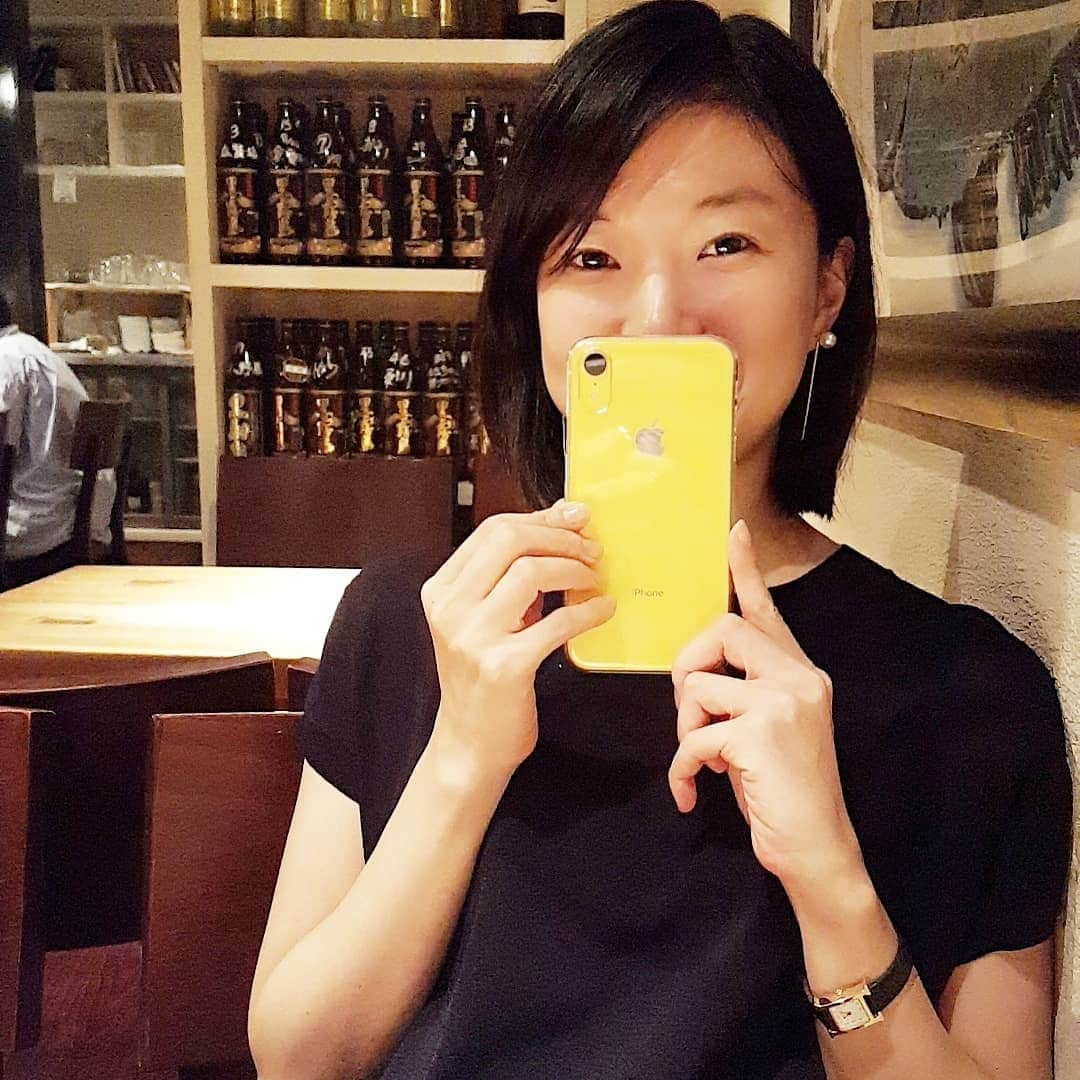 長江愛美さんのインスタグラム写真 - (長江愛美Instagram)「さぁやがiPhoneデビュー💛 黄色を選ぶあたり、さすがよ💛 私もお財布黄色やねん💛 黄色仲間💛いえーい！！ #iPhone#黄色#デビュー#財布 #yellow#happy」9月3日 9時59分 - manamin.512