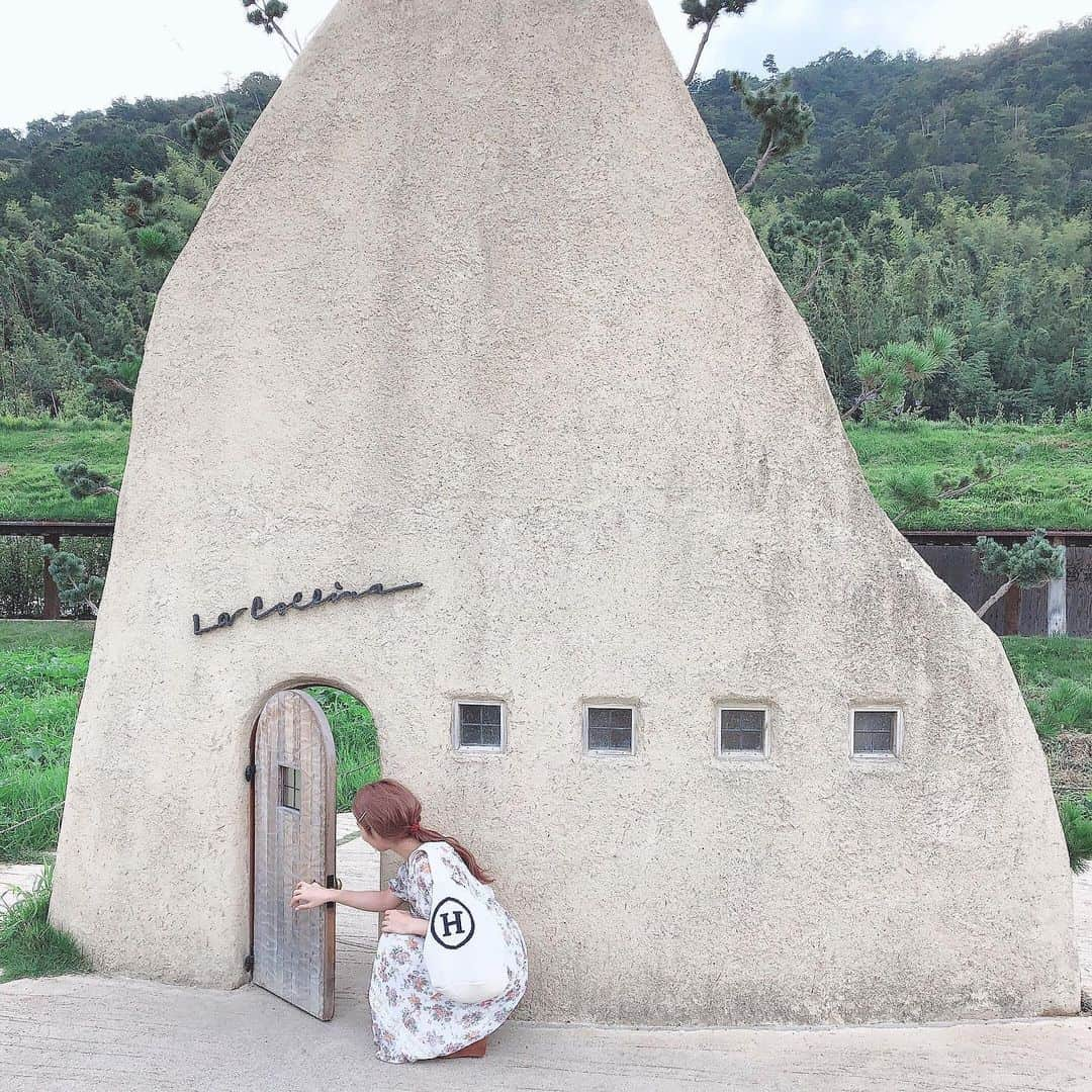 安中亜美さんのインスタグラム写真 - (安中亜美Instagram)「ㅤㅤㅤㅤㅤㅤㅤㅤㅤㅤㅤㅤㅤ 昨日は久しぶりにラコリーナへ👒 初めて焼き立てカステラ食べてんけど めちゃくちゃ美味しかった😭❤️ 景色も綺麗で風が気持ちよくて癒されたなぁ☺️ ㅤㅤㅤㅤㅤㅤㅤㅤㅤㅤㅤㅤㅤ 今日は朝から健康診断来てます🐾 今年も健康でありますよーに。 ㅤㅤㅤㅤㅤㅤㅤㅤㅤㅤㅤㅤㅤ #滋賀カフェ #ラコリーナ #近江八幡 #カステラ #滋賀県 #癒し」9月3日 10時10分 - amitwinsworld