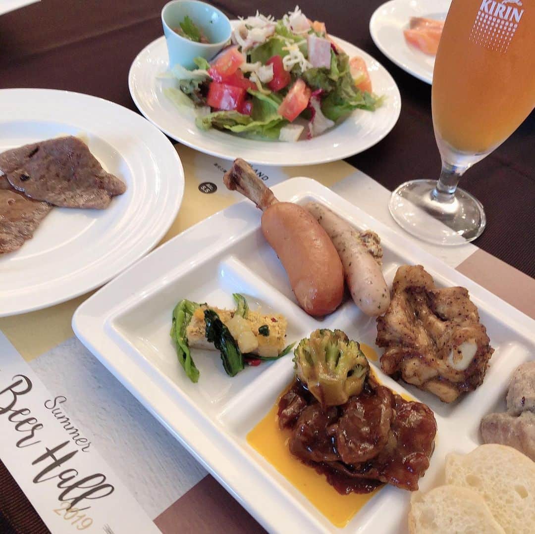ボートレース宮島さんのインスタグラム写真 - (ボートレース宮島Instagram)「． 🍺オリエンタルホテル広島 SUMMER BEER HALL 2019-URBAN OASIS-🍺 ． 夏といえばビアガーデン🍺☀️ 涼しくなってきましたが､それでもビールは美味しいですよね😋 今回ご紹介するのは､オリエンタルホテル広島の屋内型ビアホール🍺 ｢都会に浮かぶオアシス｣をイメージしているこちらのビアホールは､ホテルの最上階ということもあって､綺麗な夜景を眺めながらの食事も魅力的✨✨ ． 肉料理や魚料理など美味しい食事と一緒に､ビール😋🍴🍺 クラフトビール4種を含めた色々なビールの飲み比べも楽しめます デザートに合うコーヒーの風味がするビールも🍰🍺 ． 9月13日までなので､気になる方はぜひお早めに🤗 ． ． #ボートレース宮島 #ボートレース #boatrace #モンタ  #オリエンタルホテル広島 #ビアガーデン #ビアホール #ビール #beer #hiroshima  #広島グルメ #広島観光 #広島ビアガーデン」9月3日 10時20分 - boatrace_miyajima