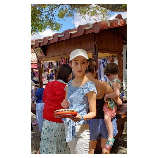 早乙女わかばさんのインスタグラム写真 - (早乙女わかばInstagram)「.﻿ 沖縄のエイサー祭り‼️‼️‼️﻿ ﻿ 今回の旅の目的はこのエイサー祭りを観ること👀✨﻿ 沖縄ワールドでもエイサー観ました💕 一緒にかちゃーしーも踊りました💃✨ 楽しかったーーー！！！ ﻿ 感想はブログに✍🏻➿💕﻿ ﻿ 💙💙💙💙💙💙💙💙💙💙﻿ ﻿ 最近ブログを月末に一気に沢山投稿したので、、、皆さん暇つぶしにでも良ければ是非是非読んでください🙇🏻‍♀️❤️﻿ 今月からはこまめにブログも更新していきます🙌🏻﻿ 『こんな話聞きたいわ〜😳』というリクエストもあれば是非教えて下さい✨﻿ ヘアアレンジもまた再開しますね🎀﻿ ﻿ #沖縄﻿ #わかばtrip﻿ #エイサー祭り﻿ #ブログ﻿ #更新するよ﻿ #頑張るよ﻿ #リクエスト﻿ #待ってます﻿ #ヘアアレンジ﻿ #待ってて下さい🙇🏻‍♀️」9月3日 10時14分 - s_wakaba.94