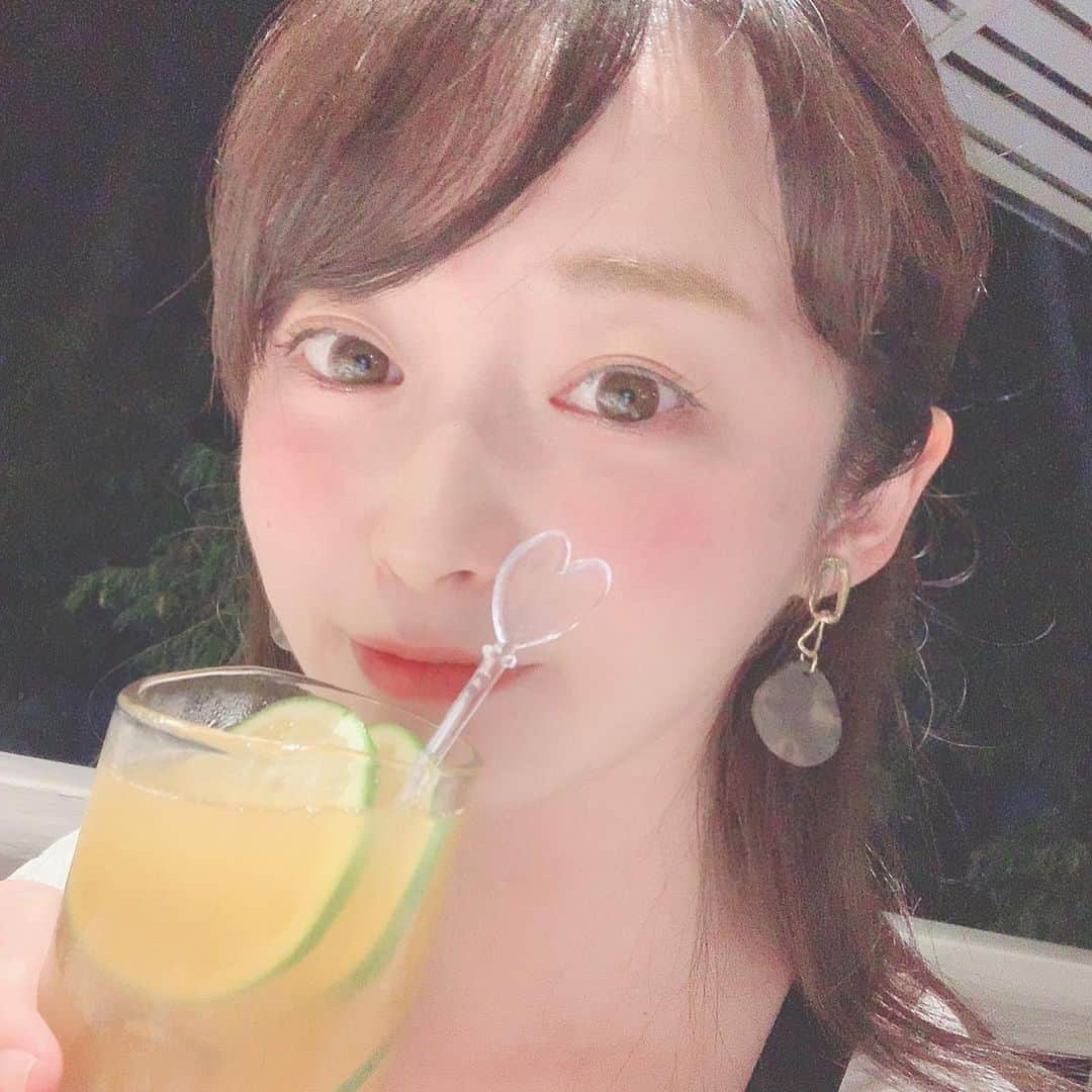 本谷亜紀さんのインスタグラム写真 - (本谷亜紀Instagram)「あっという間に9月😊この前焼肉の日に沼袋で2軒はしご焼肉してきたよ😆お肉のスペシャリストはっしーさんと👍 ㅤㅤㅤㅤㅤㅤㅤㅤㅤㅤㅤㅤㅤ 平和苑は2回目❤️煙もくもく❗️鮮度の高い上質な赤身のお肉最高だった🥺ホルモン系メニューも豊富👌 ㅤㅤㅤㅤㅤㅤㅤㅤㅤㅤㅤㅤㅤ 獅子園ははじめて👍地元の人たちがこぞって集まる名店😁やけにコスパ最強だった😆隣に座ってた人がラーメンの人って気づいて話しかけてくれたんだけど、地元のグルメな人が来てるから絶対間違いないお店と確信😆 ㅤㅤㅤㅤㅤㅤㅤㅤㅤㅤㅤㅤㅤ なんだか夏終わったの早かったなぁ。。まだまだ咳が残るのですが、明日は朝の10時10分からJwaveでラーメンについてお話しするのでよければご覧ください😄 #獅子園 #平和苑 #沼袋 #焼肉 #焼肉の日 #フォーリンデブはっしー さん 一枚目の写真はセブ島のだよ！」9月3日 10時37分 - akichi0518_ramen