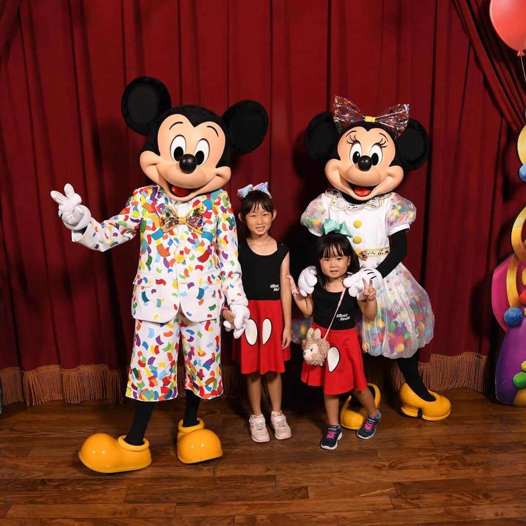 フロリダさえさなさんのインスタグラム写真 - (フロリダさえさなInstagram)「Hurricane Dorian isn’t here yet, but he blown crowds away from Disney🌪 It was so empty🏰✨ ハリケーンのおかげでパークはガラガラでした😊まだハリケーンは来てません。アトラクションは、ほとんど0〜20分待ち‼️こんな空いてるディズニーは見たことない💦久々にライドメインで楽しめました✨学校が水曜日まで休校になり5連休😥子供たちも退屈を持て余していたのでたくさん楽しめたようです🎶」9月3日 10時34分 - saesanafamily