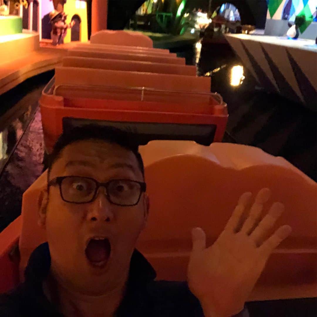 フロリダさえさなさんのインスタグラム写真 - (フロリダさえさなInstagram)「Hurricane Dorian isn’t here yet, but he blown crowds away from Disney🌪 It was so empty🏰✨ ハリケーンのおかげでパークはガラガラでした😊まだハリケーンは来てません。アトラクションは、ほとんど0〜20分待ち‼️こんな空いてるディズニーは見たことない💦久々にライドメインで楽しめました✨学校が水曜日まで休校になり5連休😥子供たちも退屈を持て余していたのでたくさん楽しめたようです🎶」9月3日 10時34分 - saesanafamily