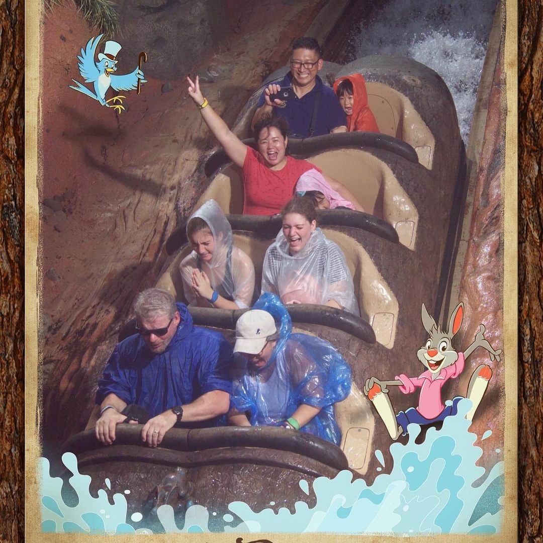 フロリダさえさなさんのインスタグラム写真 - (フロリダさえさなInstagram)「Hurricane Dorian isn’t here yet, but he blown crowds away from Disney🌪 It was so empty🏰✨ ハリケーンのおかげでパークはガラガラでした😊まだハリケーンは来てません。アトラクションは、ほとんど0〜20分待ち‼️こんな空いてるディズニーは見たことない💦久々にライドメインで楽しめました✨学校が水曜日まで休校になり5連休😥子供たちも退屈を持て余していたのでたくさん楽しめたようです🎶」9月3日 10時34分 - saesanafamily