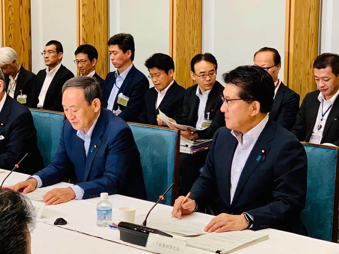 平井卓也さんのインスタグラム写真 - (平井卓也Instagram)「デジタル・ガバメント閣僚会議を開催。本日は、マイナンバーカードの普及等に向けた取組について、そのスケジュールや各施策の取組方針を了承するとともに、政府情報システムの一元的なプロジェクト管理の強化に向けた取組状況を報告しました。政府として、我が国のデジタル化の基盤であるマイナンバー制度と政府情報システム改革を強力に推進してまいります。 #平井卓也　#自民党　#デジタル・ガバメント閣僚会議 #マイナンバーカード #政府情報システム」9月3日 10時39分 - hiratakuchan0125