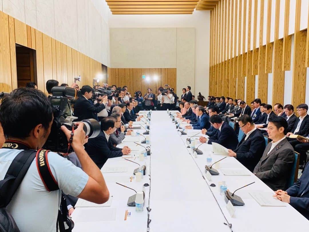 平井卓也さんのインスタグラム写真 - (平井卓也Instagram)「デジタル・ガバメント閣僚会議を開催。本日は、マイナンバーカードの普及等に向けた取組について、そのスケジュールや各施策の取組方針を了承するとともに、政府情報システムの一元的なプロジェクト管理の強化に向けた取組状況を報告しました。政府として、我が国のデジタル化の基盤であるマイナンバー制度と政府情報システム改革を強力に推進してまいります。 #平井卓也　#自民党　#デジタル・ガバメント閣僚会議 #マイナンバーカード #政府情報システム」9月3日 10時39分 - hiratakuchan0125