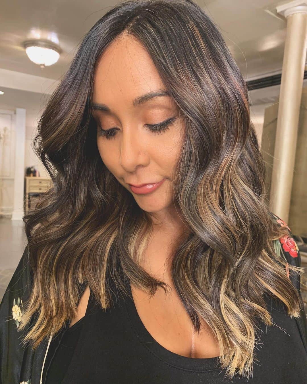 ニコール・ ポリッツィのインスタグラム：「WELP 10+ hours & it was so worth it! Thank you to my amazing stylists @bradleystylenyc & @lulustylesnyc for always bringing my hair makeovers to life🔥 MAWMA is happy! (Wearing Snooki balm 👀👀)」