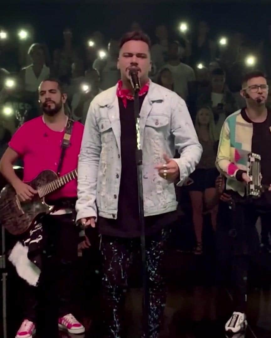Sorriso Marotoのインスタグラム：「O clipe de #TeoriaePrática já tem mais de 10 milhões de visualizações! 😃 Ainda não assistiu? Passa lá no Youtube! 😉 #AoCuboAoVivoEmCores」