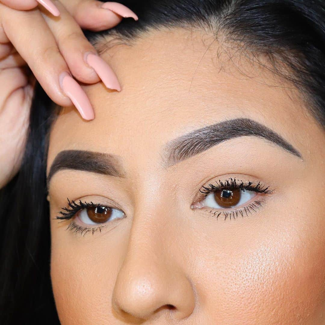 Benefit Cosmeticsさんのインスタグラム写真 - (Benefit CosmeticsInstagram)「This beauty & her brows! 😍💘 @almariverabeauty goes for #kaBROW! in shade 6, #browzings in shade 6 & #24hrbrowsetter to get the look! #regram #friendswithbenefit」9月3日 10時56分 - benefitcosmetics