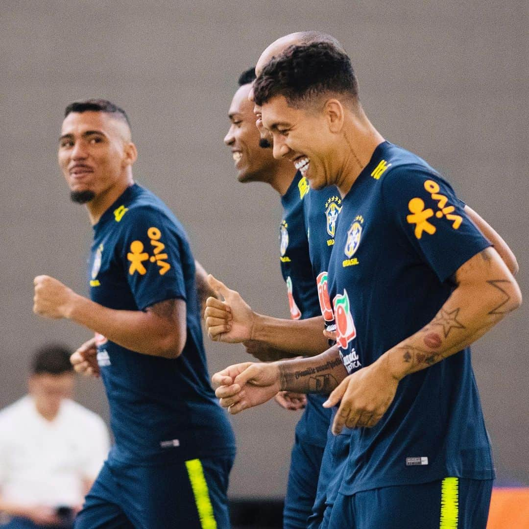 ロベルト・フィルミーノさんのインスタグラム写真 - (ロベルト・フィルミーノInstagram)「Be happy 😃🇧🇷🙌🏼」9月3日 11時11分 - roberto_firmino