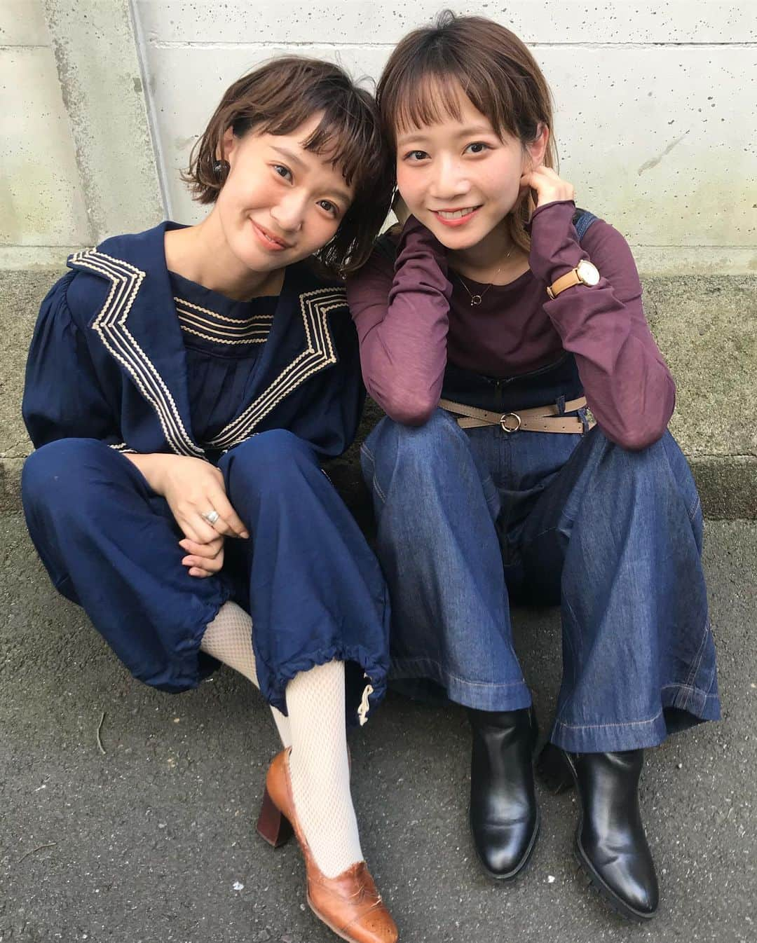 柴田紗希さんのインスタグラム写真 - (柴田紗希Instagram)「服の色合いも良い感じだったね ネイビーにバーガンディー🍁 好き写真すぎてさ、、、載せすぎ？笑 . 私が着てるつなぎは昔昔ヨーロッパで水着として使われていたそうです。すごく不思議ですがこのまま海に入っていたそうです。(お店の方に白黒の写真も見せてもらったよ) そしたらもっと欲しくなってふんぱつしました。(古着にふんぱつしがち) なっちゃんと古着屋さん行きまくり旅したいよ #みとしば」9月3日 11時16分 - shibasaaki