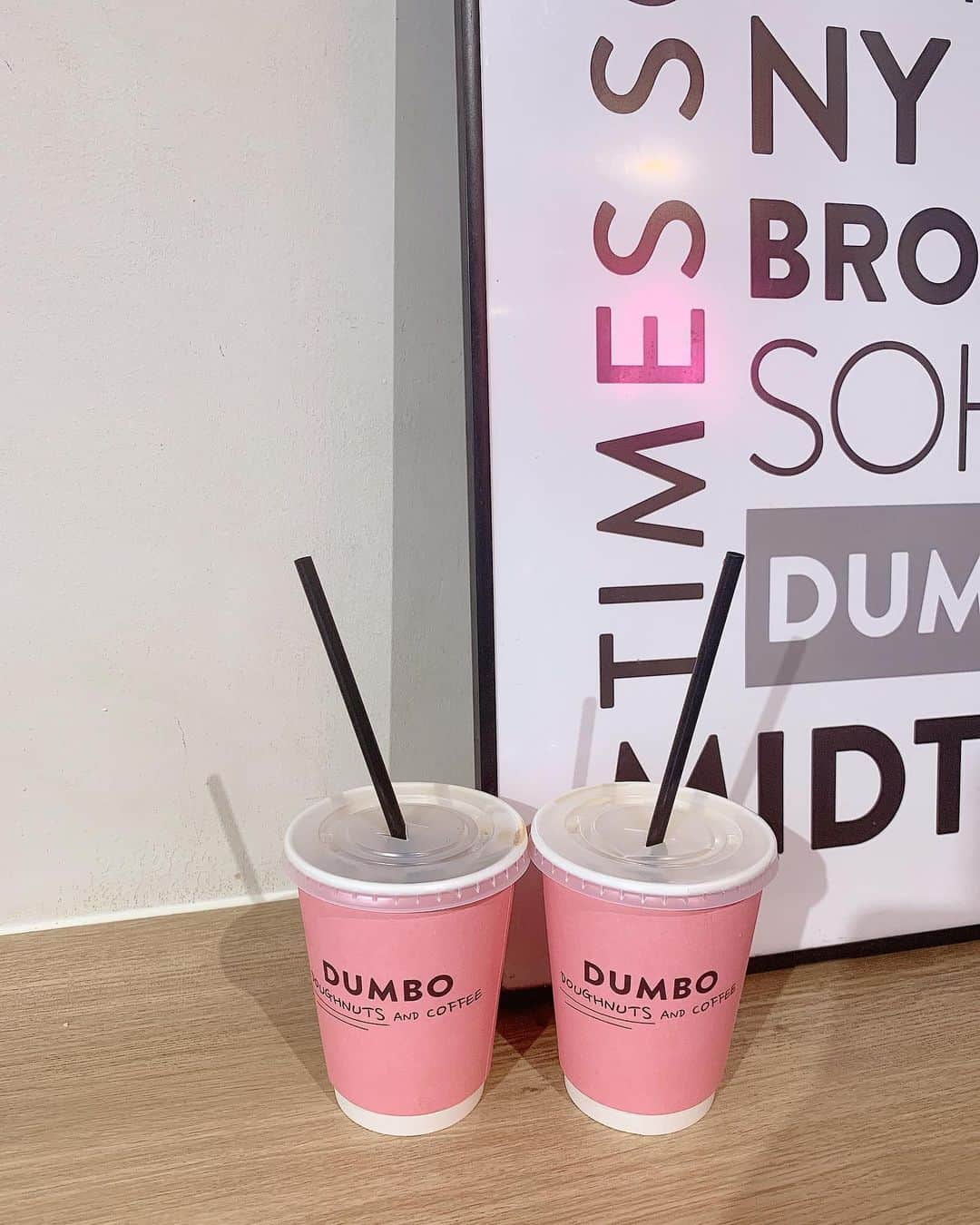 小澤名代さんのインスタグラム写真 - (小澤名代Instagram)「Dumboのラテ好き💗 @dumbodc  ミルクの味が濃厚✨  ピンクのカップが可愛くてテンションあがるお店💗  サロンの近くだから、行く頻度もあがってます☺︎ #dumbodoughnutsandcoffee #cafelatte #latte #dumbo #coffee #sweets #doughnuts #カフェ巡り #ブレアサロンの近く #ドーナツ屋さん #でもラテが好き #ダンボドーナツアンドコーヒー #麻布十番 #麻布十番カフェ」9月3日 11時36分 - ozawanayo