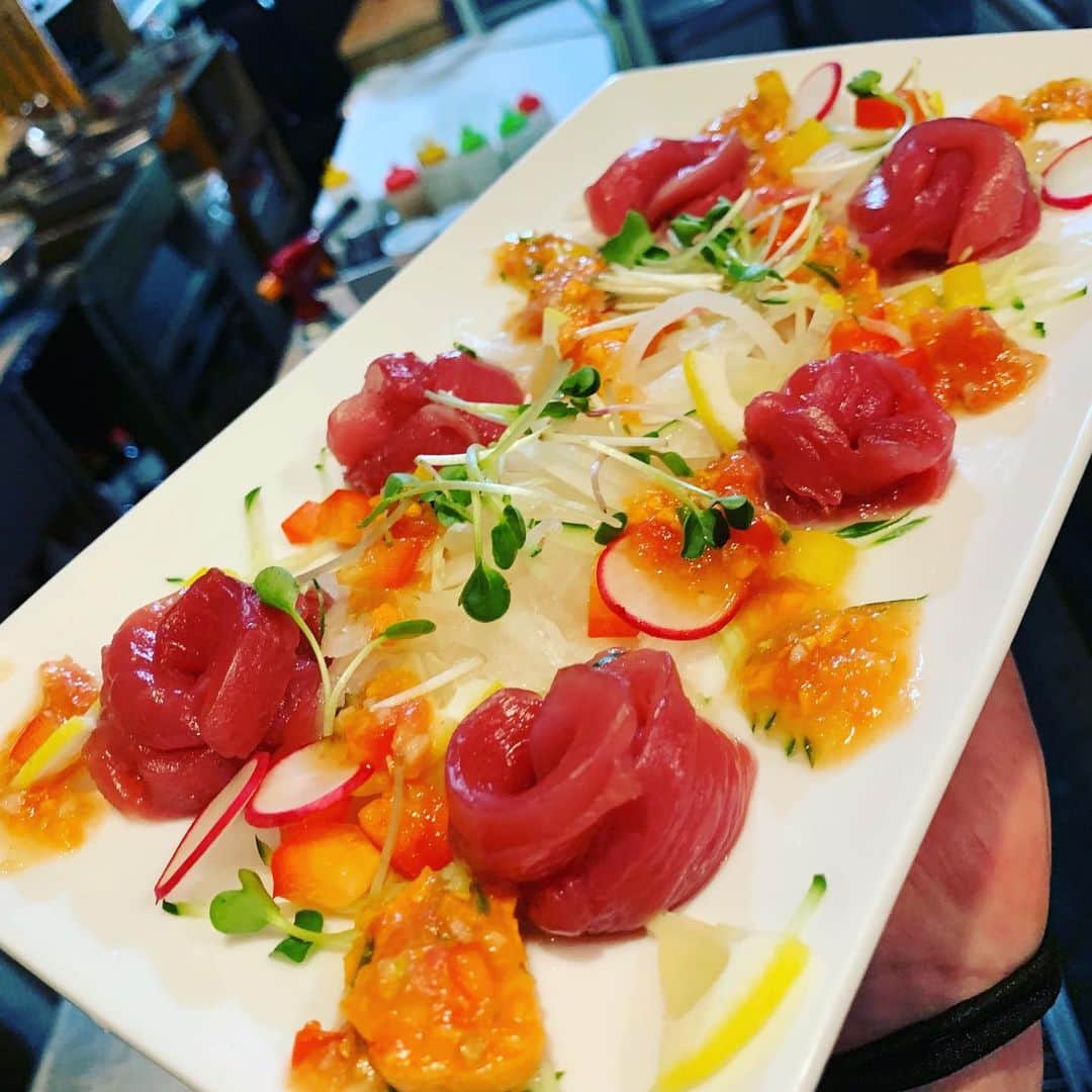 のインスタグラム：「#マグロのカルパッチョ #働いて笑おう  #いいねしないでください #魚壱商店#居酒屋 #和歌山 #阿倍野  #followme #マグロ #鮮魚 #海鮮 #天王寺 #新鮮 #ハルカス #駅近 #日本酒 #地酒 #ビール #みかん 飲み#個室 #団体 #貸切 #接待 #合コン #コース #放題 #安い #主婦」