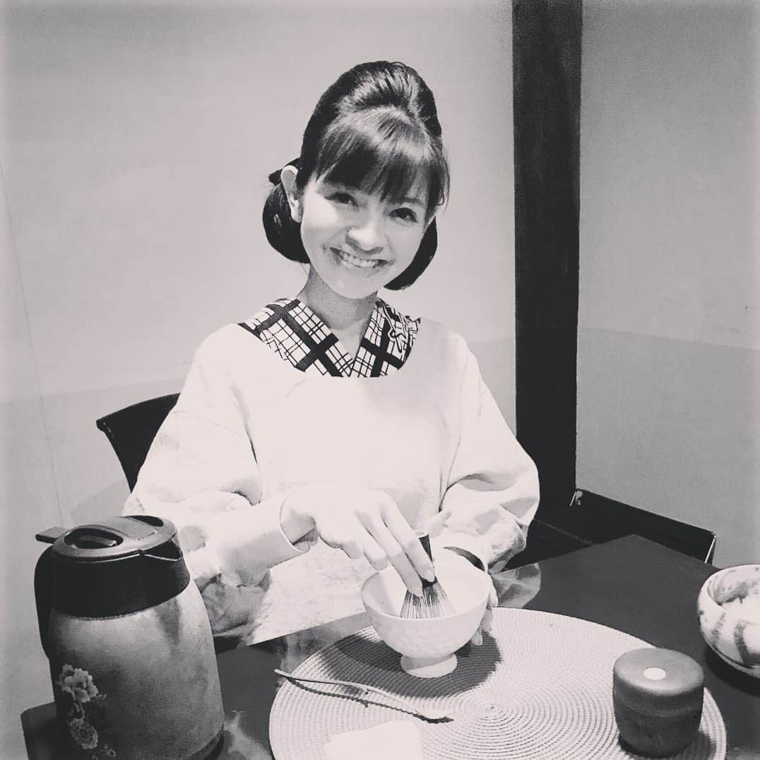 園山真希絵のインスタグラム：「テーブル茶道、さぁどう？(^^) #テーブル茶道  #茶道  #恵比寿そのやま  #恵比寿  #食べても太らない 体作り #食べながらダイエット  #作法  #女子力 アップのために #人間力 アップのために #maccha  #お抹茶  #healthyfood  #美容と健康 のために #ディナー  #個室  #隠れ家  #縁結び  #食べても太らない  #organic  #園山真希絵」