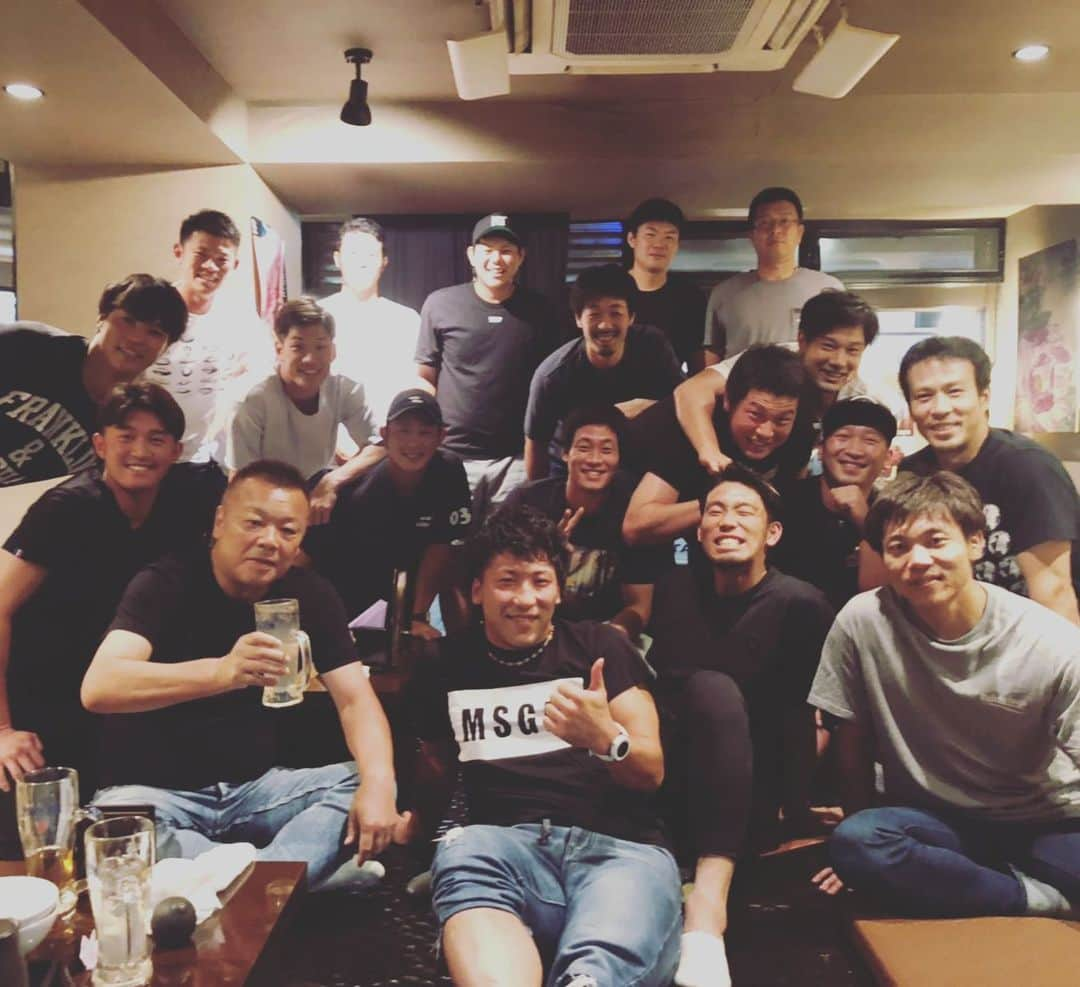 藤井淳志さんのインスタグラム写真 - (藤井淳志Instagram)「久々の野手会！！！ 残りの試合は再結束して勝ちまくるしかない！！！ ヒジリさん誕生日おめでとう♪( ´θ｀) #藤井淳志#中日ドラゴンズ#大島洋平#大野奨太#堂上直倫#福田永将#亀澤恭平#加藤匠馬#石橋康太#京田陽太#高橋周平#阿部寿樹#石垣雅海#三ツ俣大樹#武田健吾#赤田#ジミーさん#永田さん#高島#ノム#アホみたいな乾杯ラッシュで後輩に潰された#ジャガ（石橋）が光り過ぎやろ#石垣と石橋は飲めないからドンブリにライス大盛り入れて乾杯してきた#やるやないか」9月3日 12時22分 - atsushi.fj4