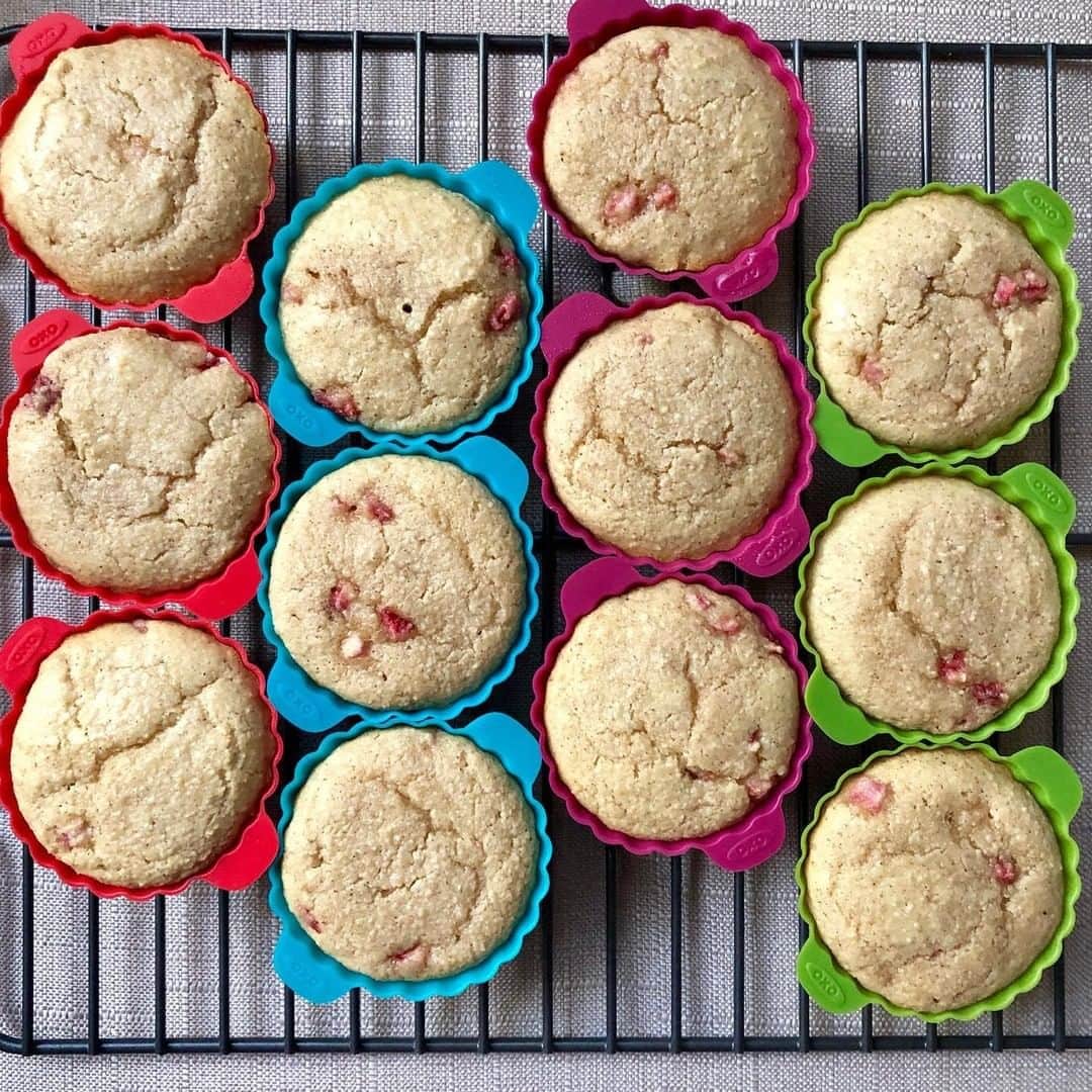 OXOさんのインスタグラム写真 - (OXOInstagram)「These strawberry muffins from @sprinkles.n.sweets are on our must-bake list. Head over to her profile to get the full recipe.」9月3日 12時18分 - oxo