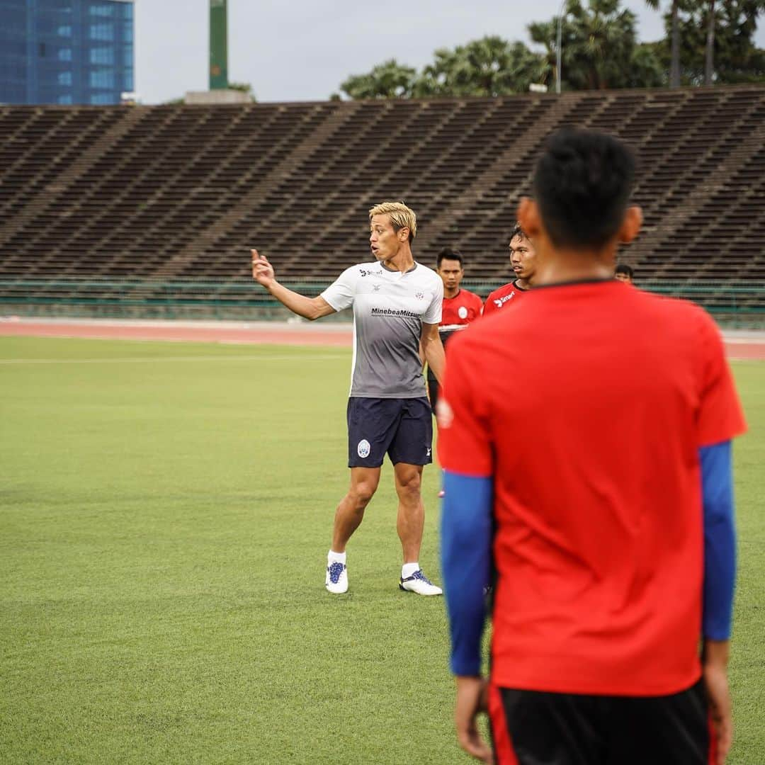 本田圭佑さんのインスタグラム写真 - (本田圭佑Instagram)「Cambodian National team has been improving a lot. All players play for all people in Cambodia. Please support them! @cambodianationalteam #05sep2019 #hongkong」9月3日 12時19分 - keisukehonda