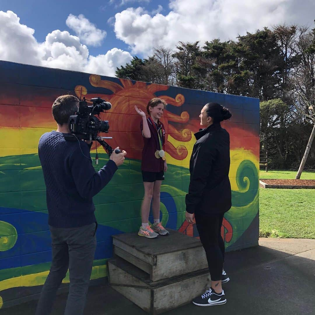 バレリー・アダムスさんのインスタグラム写真 - (バレリー・アダムスInstagram)「Had a great time last week visiting Waikaretu School and surprising our winner of the @toyota_nz Start Your Impossible competition. Congrats Addisson Welch 👍🏽」9月3日 12時25分 - valerieadams84