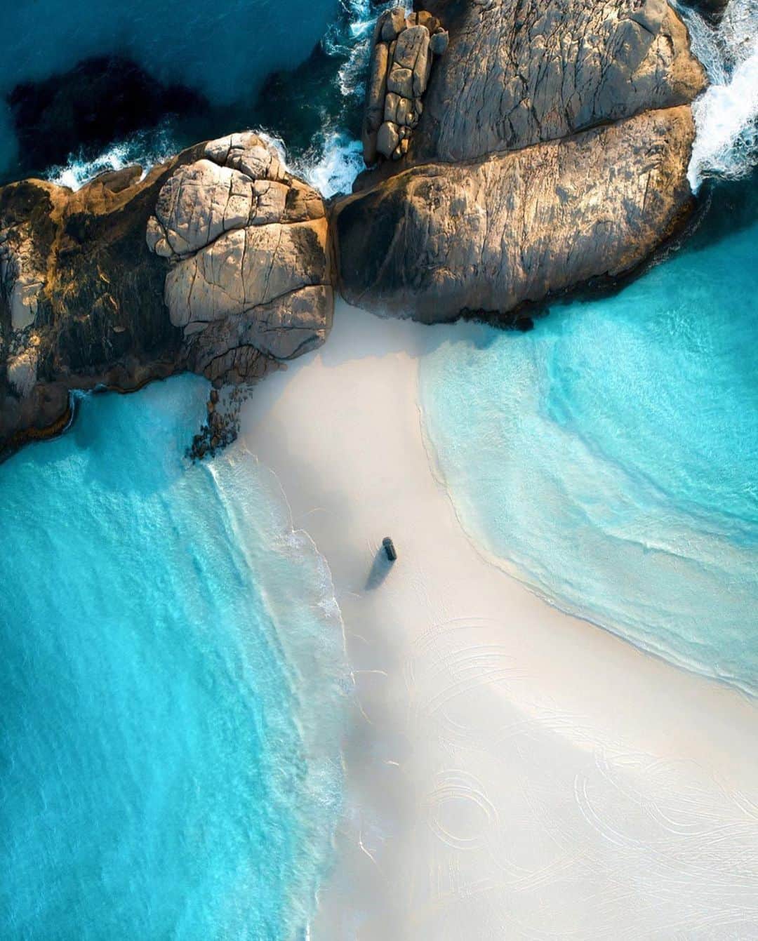 Canon Photographyさんのインスタグラム写真 - (Canon PhotographyInstagram)「These aerials by @merrwatson are simply stunning! Can you pick a favourite? #australia #philippines #aerialphotography #dronephotography #seychelles」9月3日 23時41分 - cpcollectives
