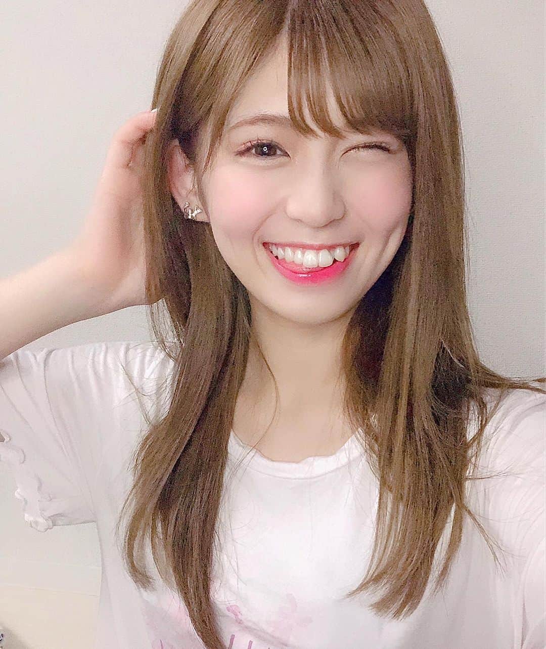 岡田美紅のインスタグラム：「今日は､#trico さんにて #髪質改善 をして頂きました🙈✨ 人生初ブリーチで､すごく明るい 髪色になりました😉♪ ありがとうございました💓」